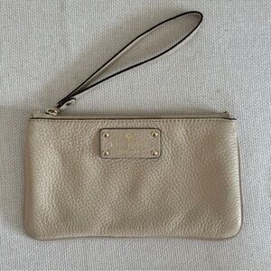 KATE SPADE | CHRISSY BEIGE PEBBLED LEATHER WRISTLET WALLET QUIET LUXURY PURSE